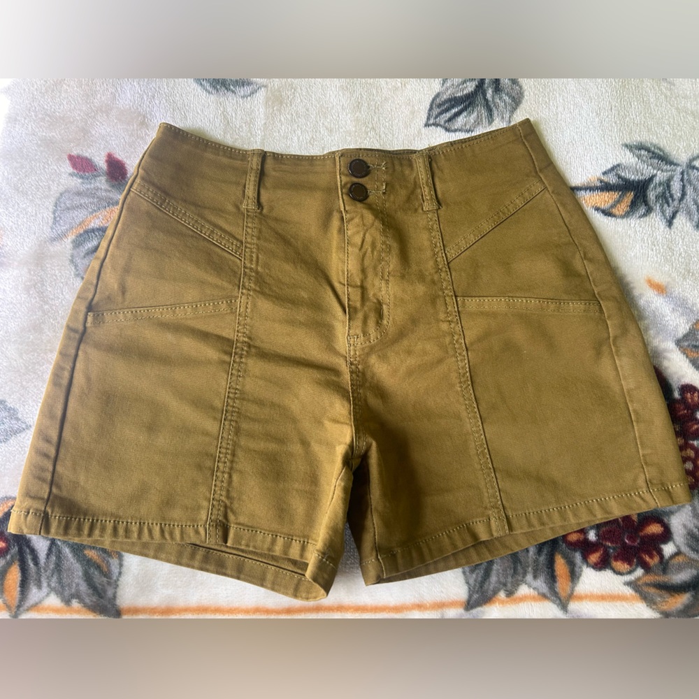 Universal Thread Tan Cargo Shorts